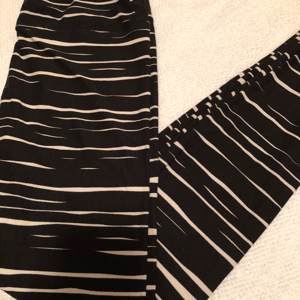 OS LuLaRoe Leggings Black n cream